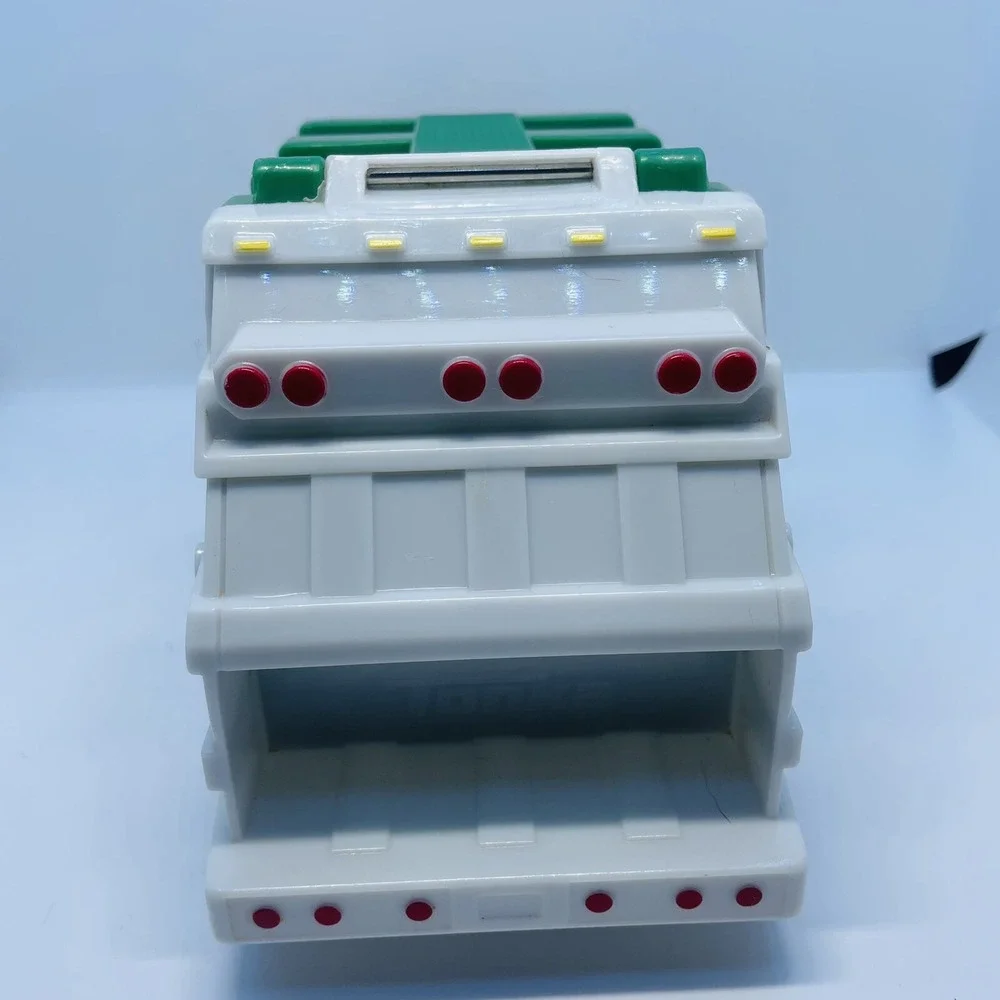 COLLECTIBLE 2013 HASBRO TONKA METRO DEPT‎ OF SANITATION GARBAGE TRUCK #06590